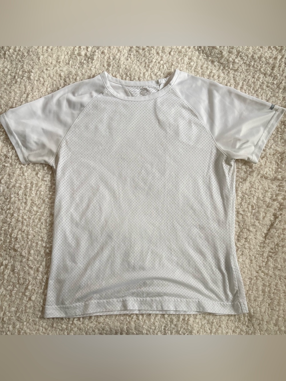 Nike White Mesh Athletic Tee Women’s Size M Breathable Performance Top